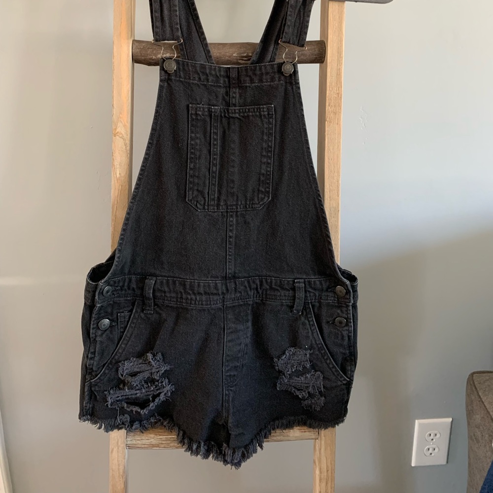 American Eagle women’s distressed black overalls/overall shorts size small